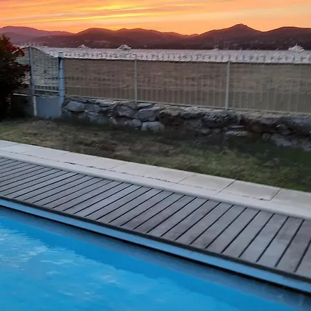 Playa Del Sol -b4 公寓式酒店 *